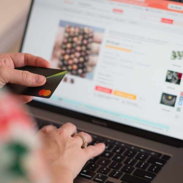 Consumo Inteligente en una economía en declive con Farmasi
